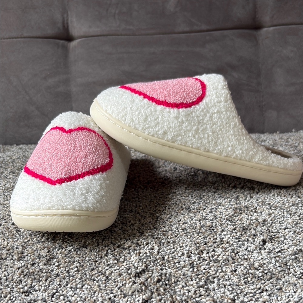 Plush Pink/Red heart slippie, Cozy - Picture 3 of 7